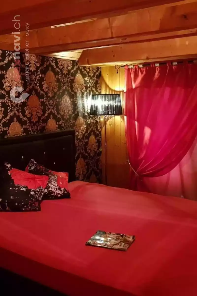 Red Roses 1. OG Red Roses 1. OG Bern Umgebung