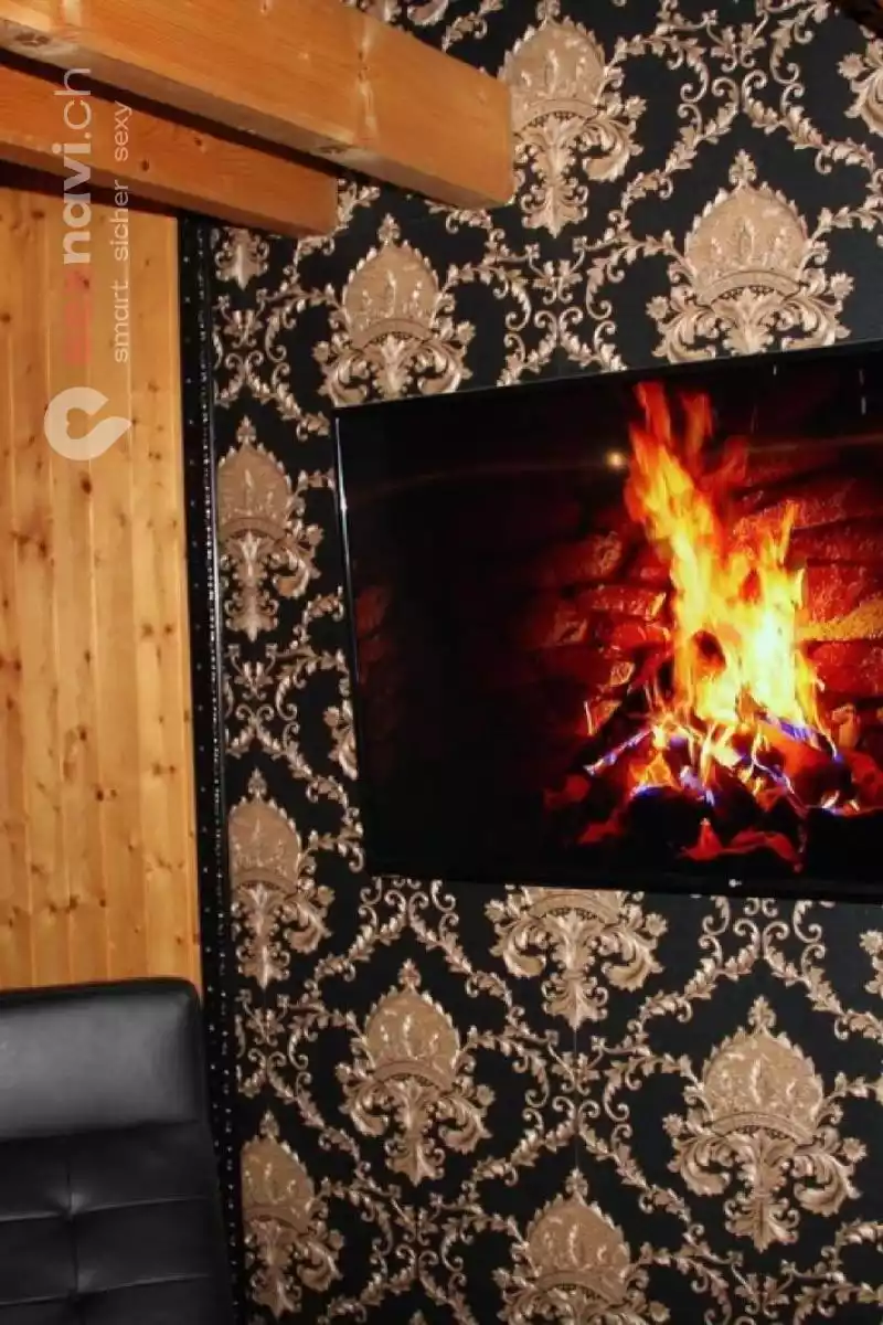 Red Roses 2. OG Red Roses 2. OG Bern Umgebung