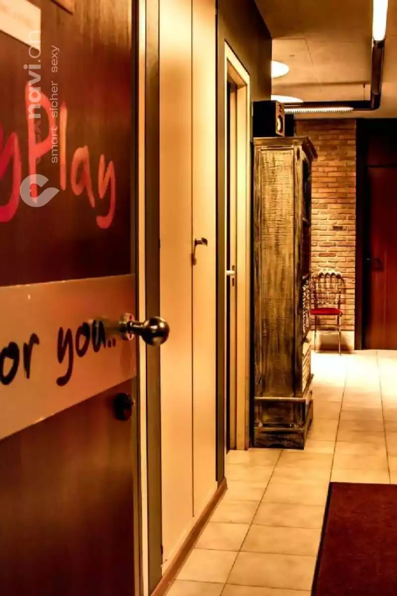 Body Play Body Play Waadt