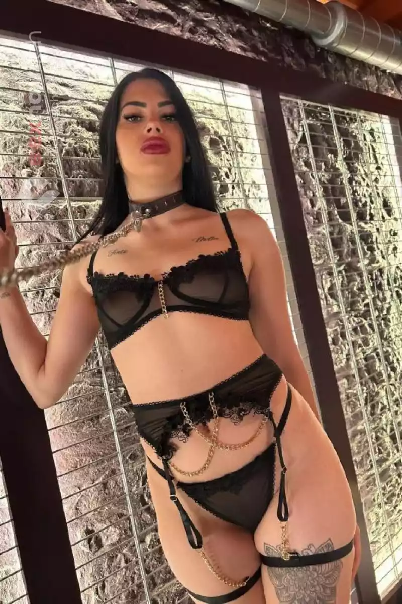 SKLAVIN-SCARLETT Scharf, nass und eng… Basel, Basel, Schweiz