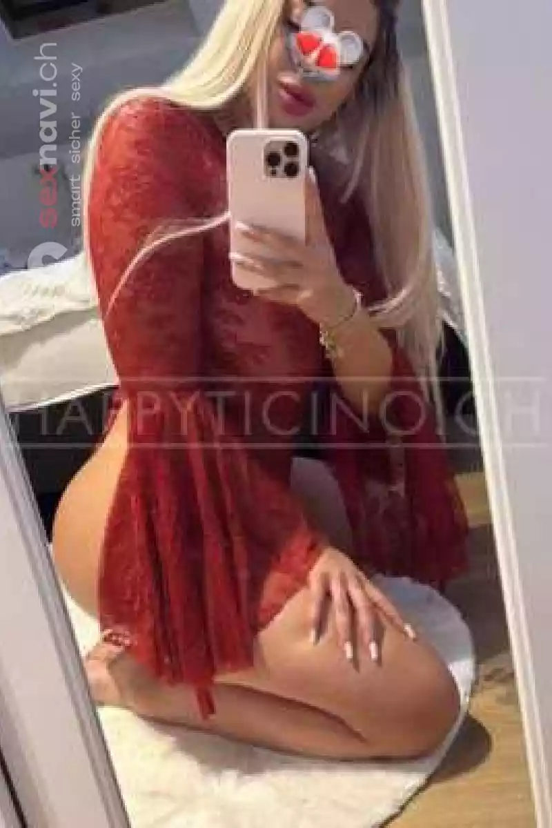 Sara Bella ragazz'a di 24 anni, e Luzern, Schweiz, Tessin