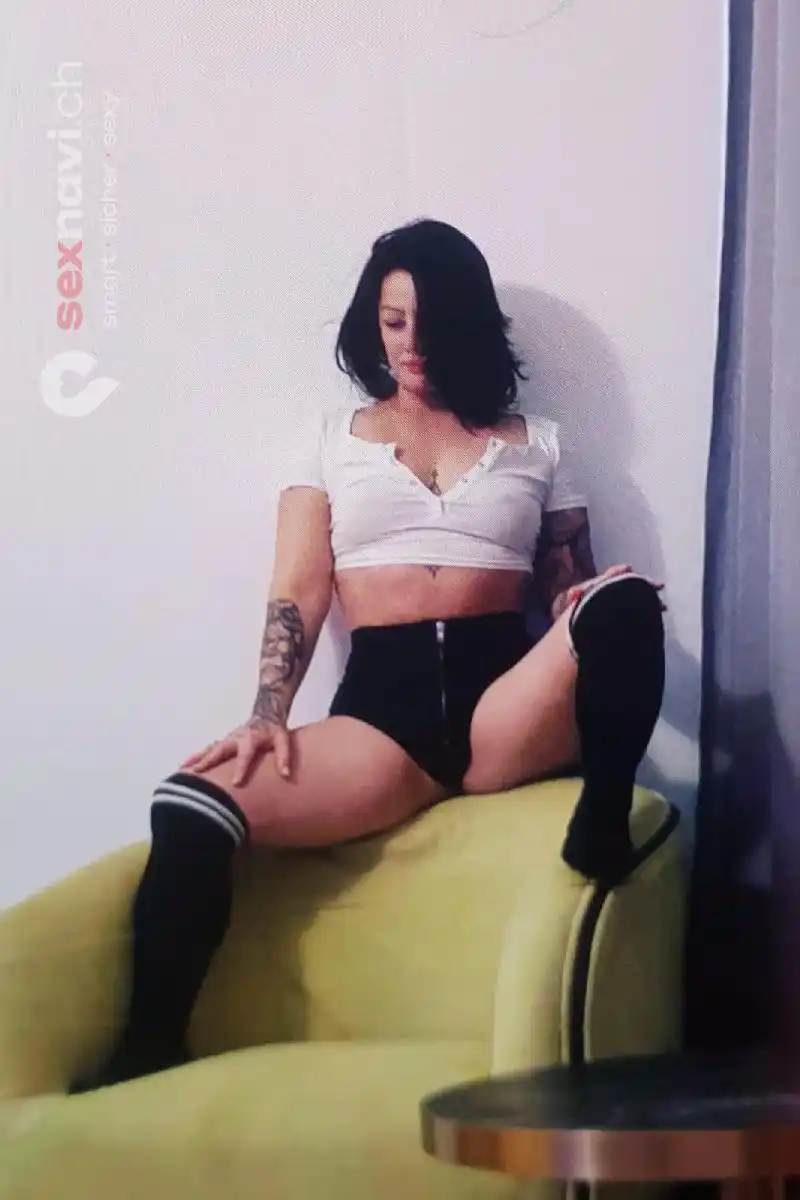 Yesica COUGAR LATINA COUGAR ANAL SEX CIM Jura, Schweiz, Neuchatel / Neuenburg, La Chaux-de-Fonds, Fribourg / Freiburg