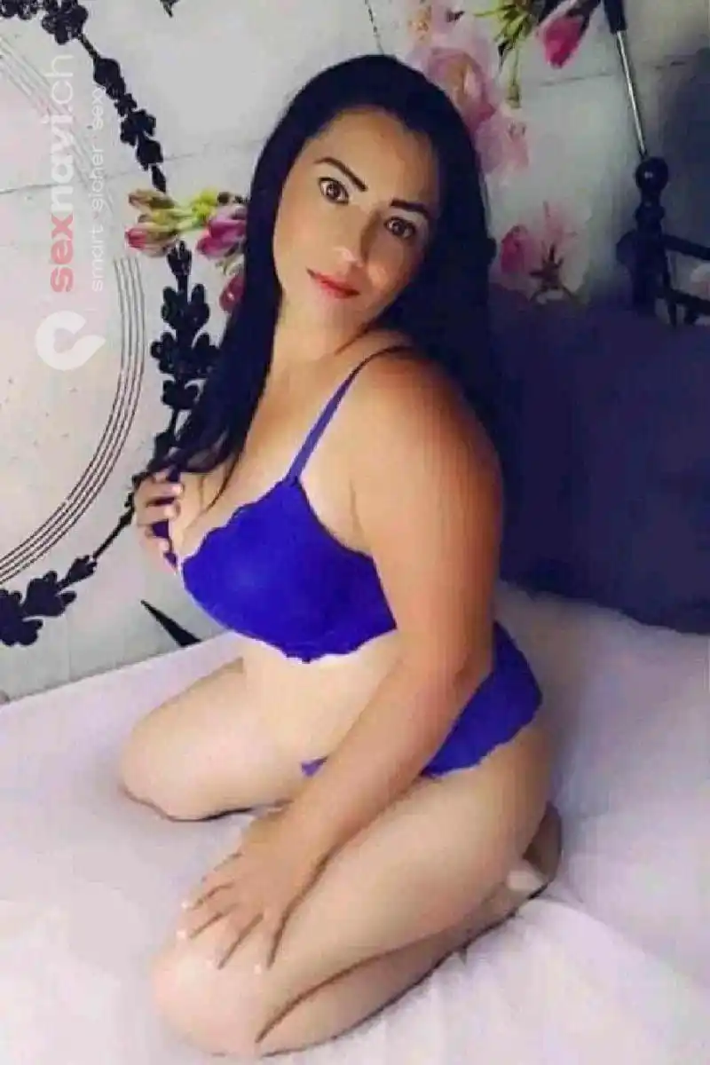 Lara Weibliche Kurven Nidwalden, Luzern, Aargau, Schweiz, Luzern