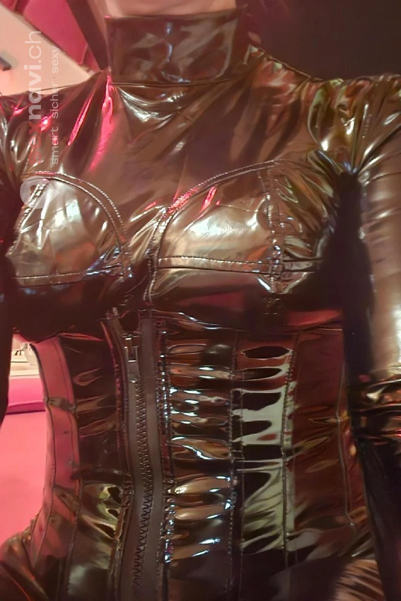 Bizzarr-Lady Allegra zeig mir deinen Fickarsch❗😈 Z&uuml;rich Umgebung, Z&uuml;rich Stadt, Schweiz, Adliswil, Schwyz