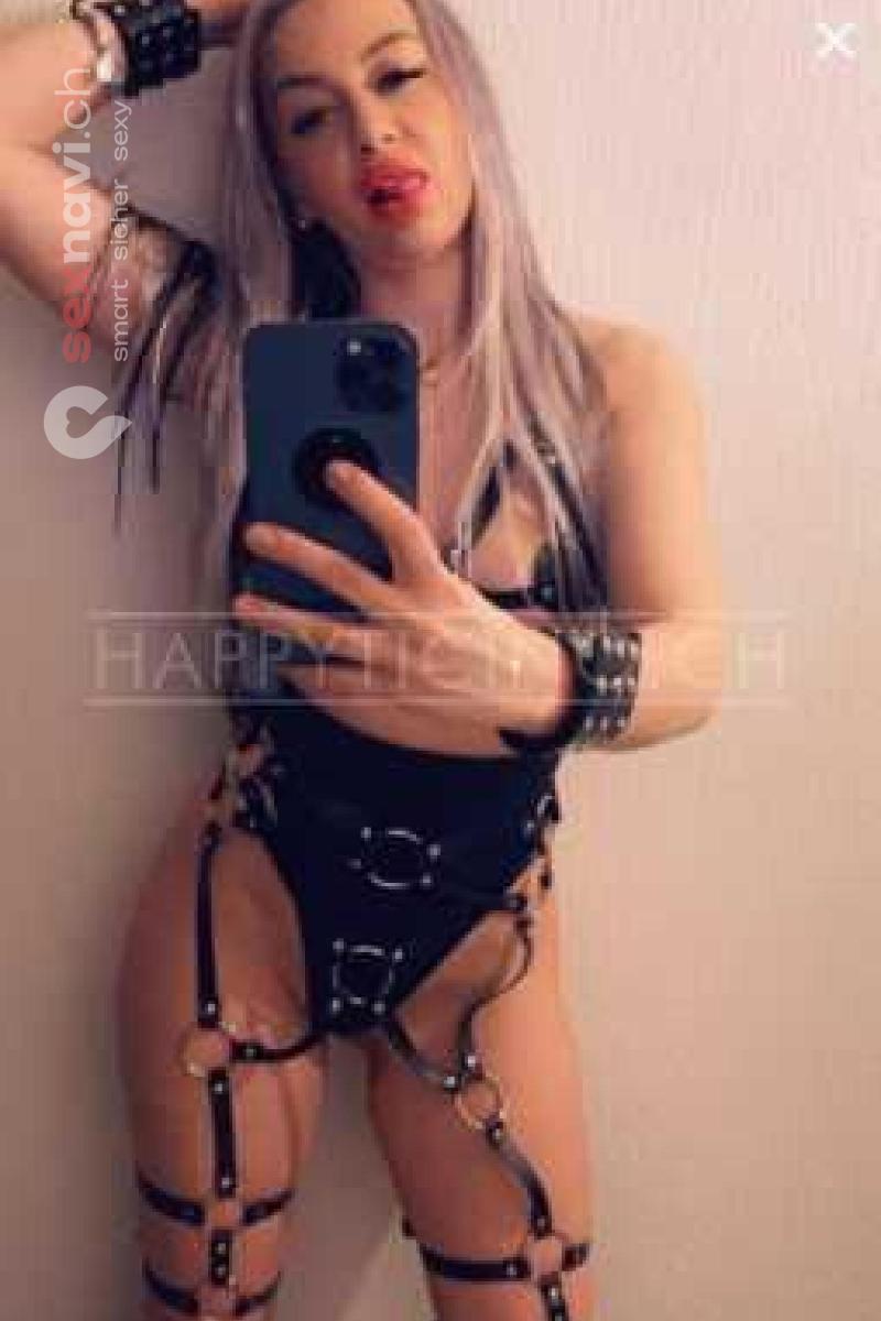 Giulia Bella bionda di 26 anni con  Lugano, Schweiz, Tessin