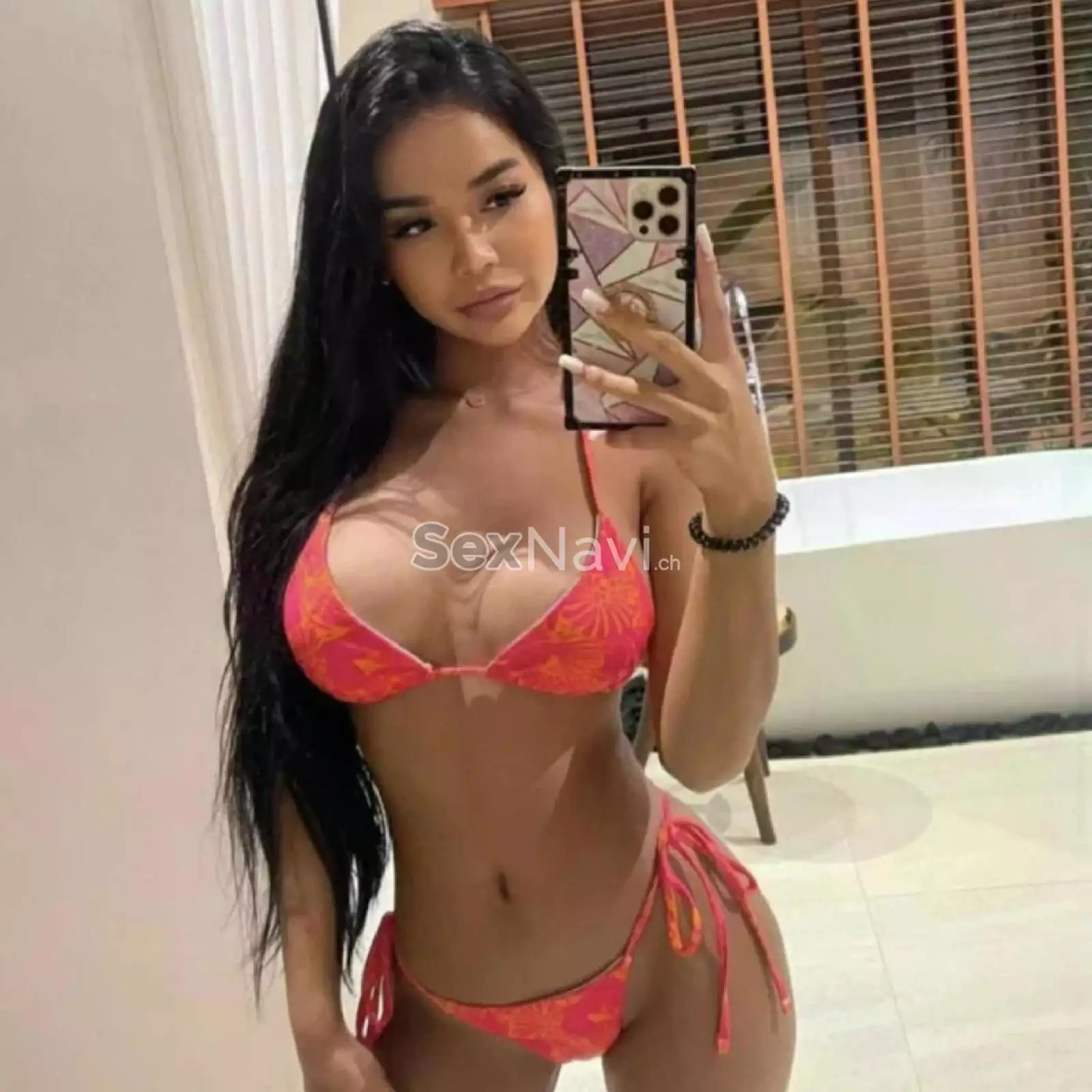 Jenni Tip Top Service mit Asiatin Glarus, St.Gallen, Graubünden, Chur, Schweiz