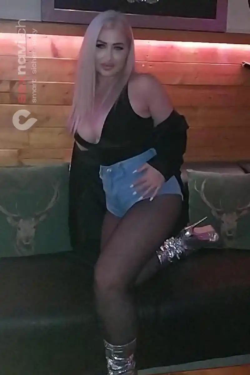 Tanya 💢 J&auml;gerbar 💢 Schweiz, Luzern , Seewen SZ, Schwyz