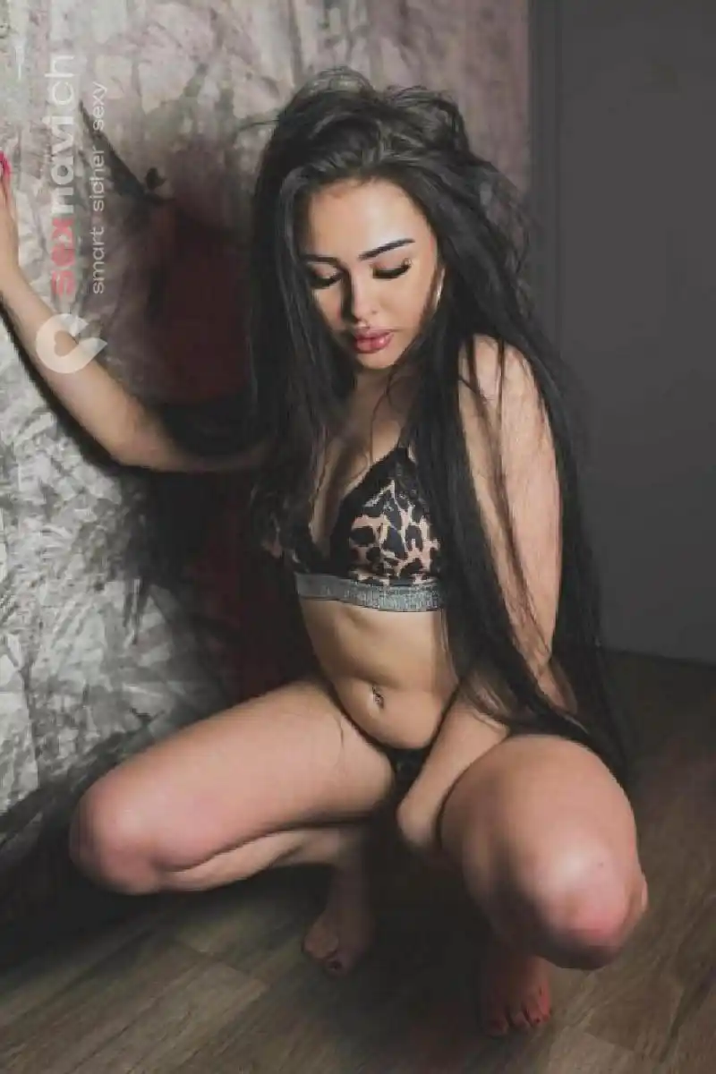 TEENIE -KITTY- Scharfe TEENIE-Hure... Basel, Basel, Schweiz