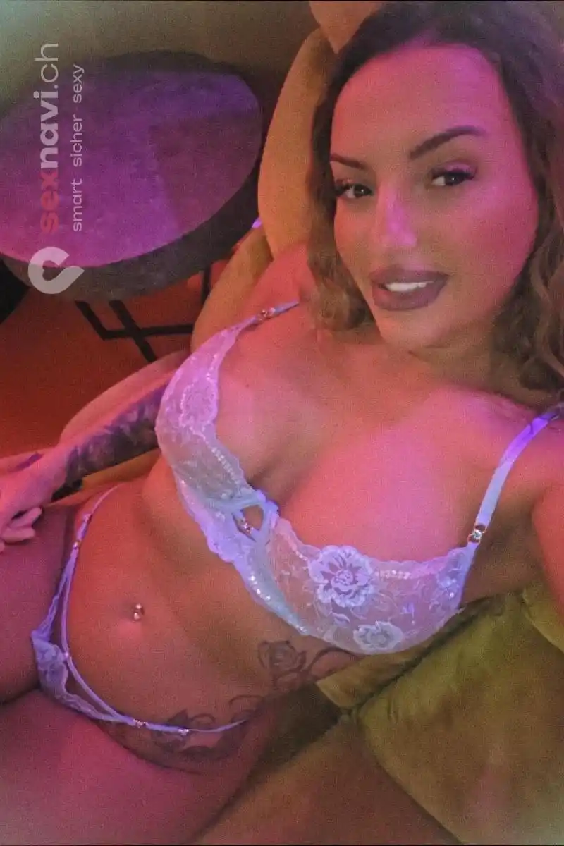 Nina Frisch aus Albanien Z&uuml;rich Umgebung, Dietikon, Z&uuml;rich Stadt, Aargau, Schweiz