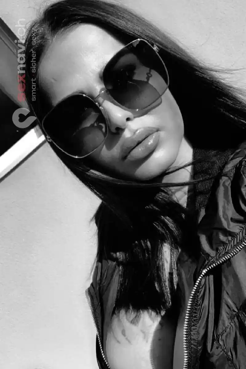 YVONNE Versautes FICK-Luder Z&uuml;rich Umgebung, Schaffhausen, Z&uuml;rich Stadt, Schweiz, Thayngen