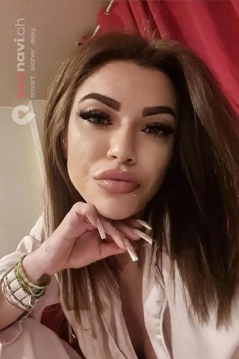 Biana SKINNY COME IN MOUTH / FACE Jura, Schweiz, Neuchatel / Neuenburg, La Chaux-de-Fonds, Fribourg / Freiburg