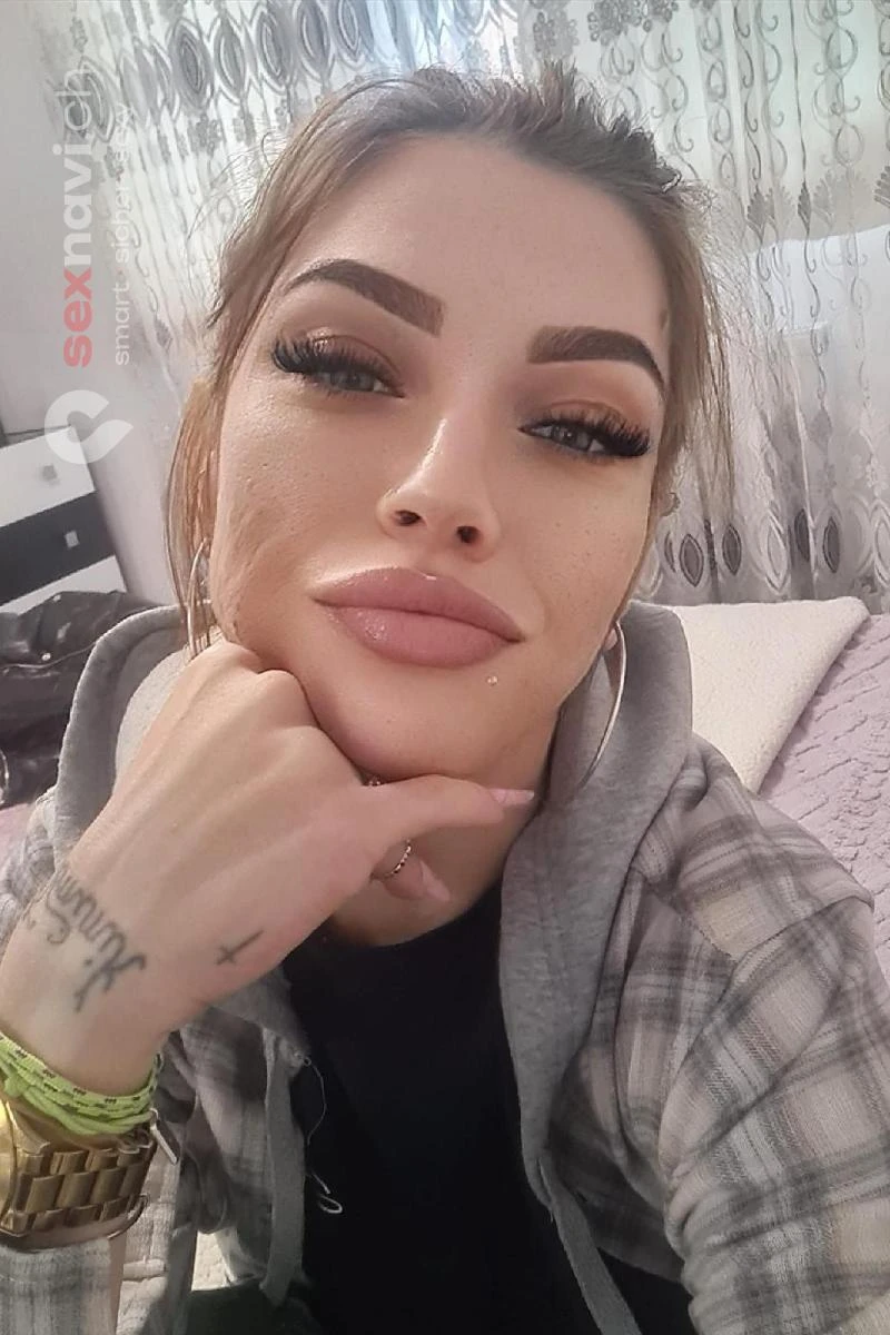 Bianca SKINNY COME IN MOUTH / FACE Waadt, Schweiz, Neuchatel / Neuenburg, Yverdon-les-Bains, Fribourg / Freiburg