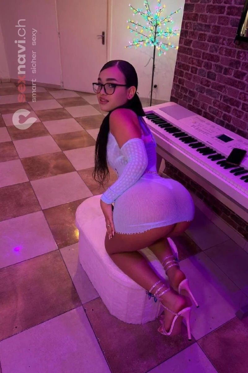 Lili TEEN LATINA TEEN COME IN MOUTH Bern Stadt, Biel/Bienne, Schweiz, Biel/Bienne - Grenchen, Solothurn