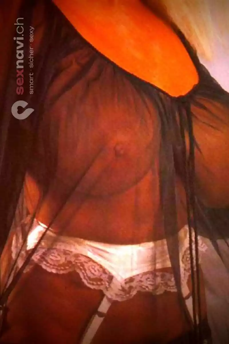 BUSTY LORENA KINKY MILF F&Uuml;R HEISSE TREFFS Basel, Basel, Schweiz, Schwyz