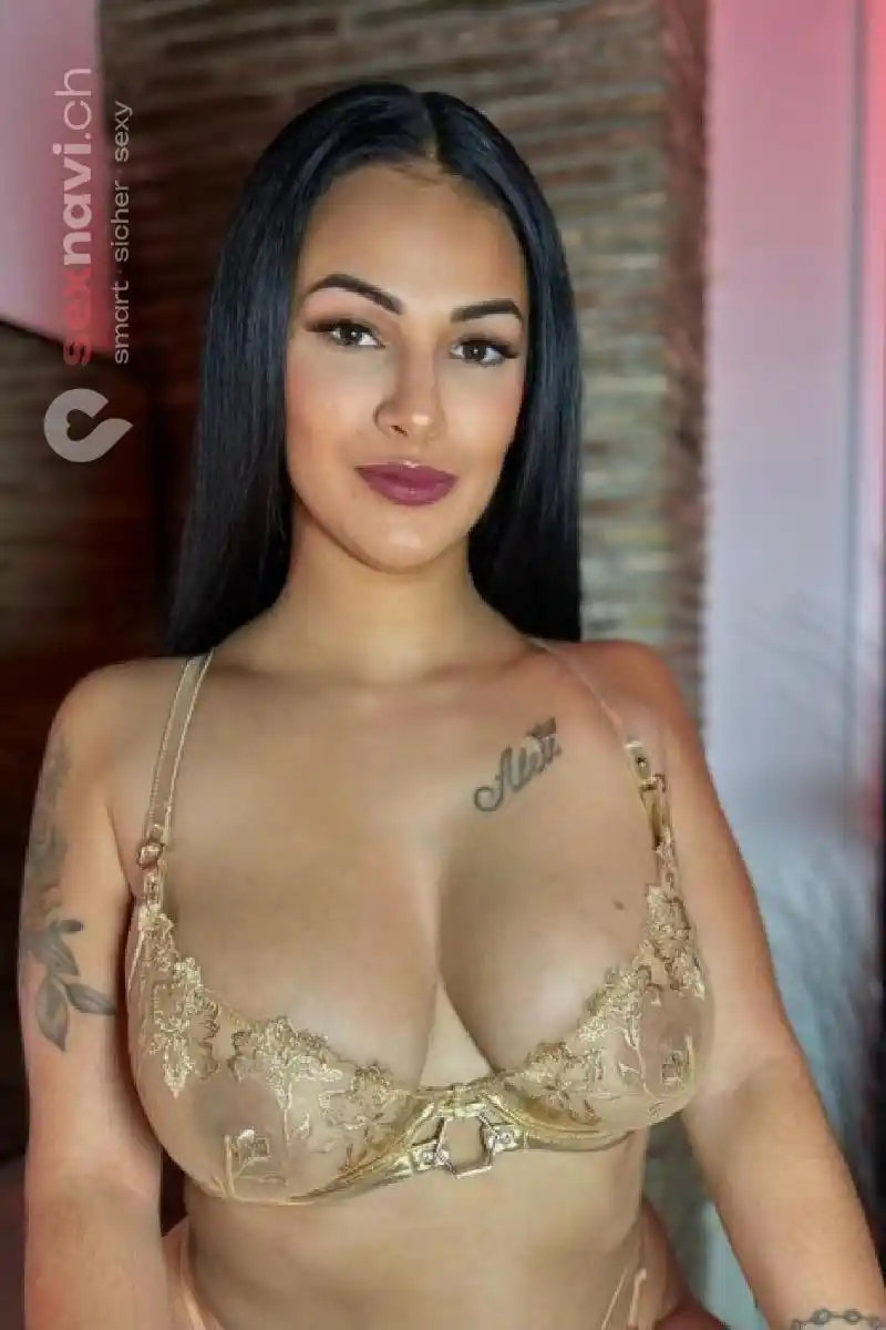 LEYLA Schwanzgierig und eng gebaut Basel, Basel, Schweiz