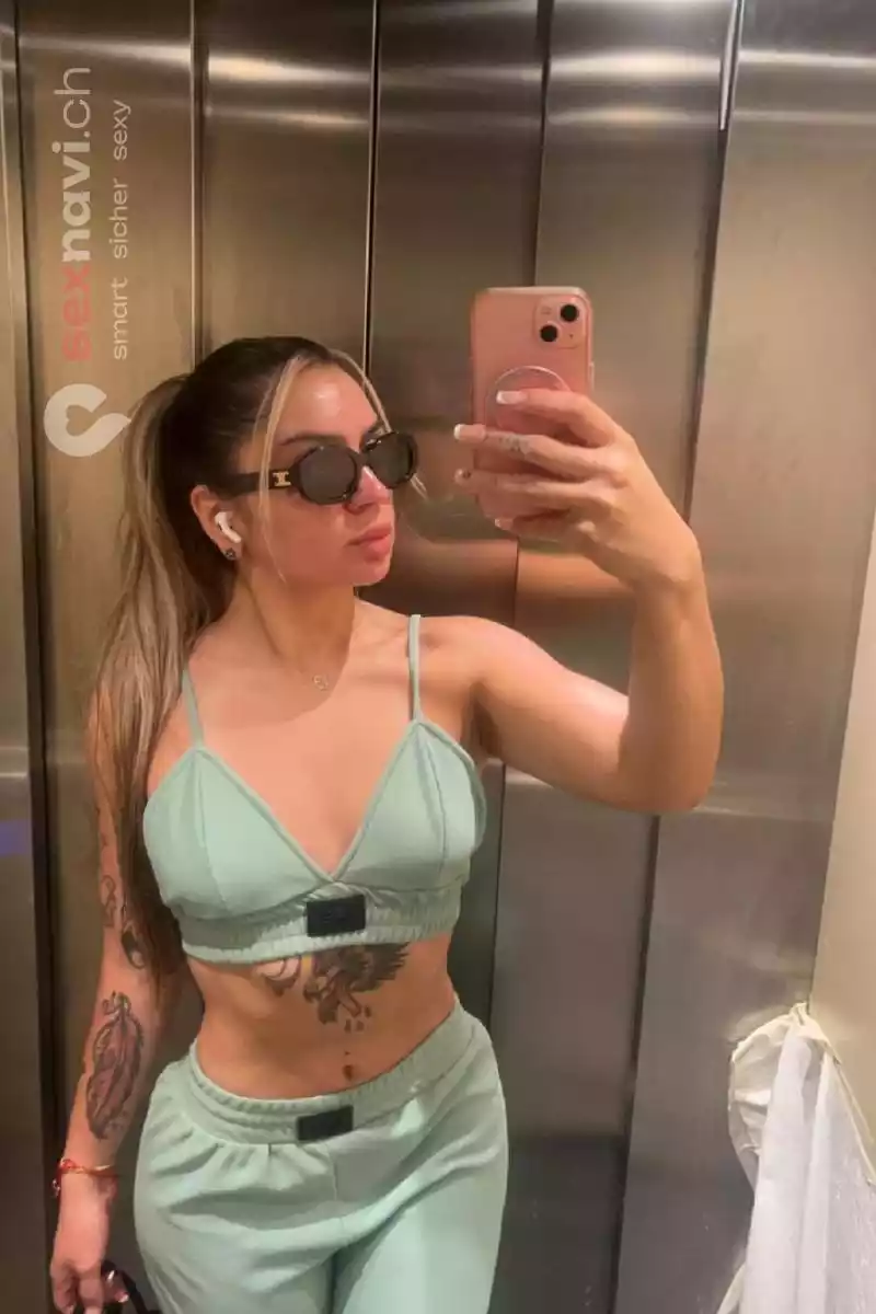 Tiffany TEEN TEEN LATINA DEEPTHROAT Waadt, Biel/Bienne, Schweiz, Neuchatel / Neuenburg, Fribourg / Freiburg