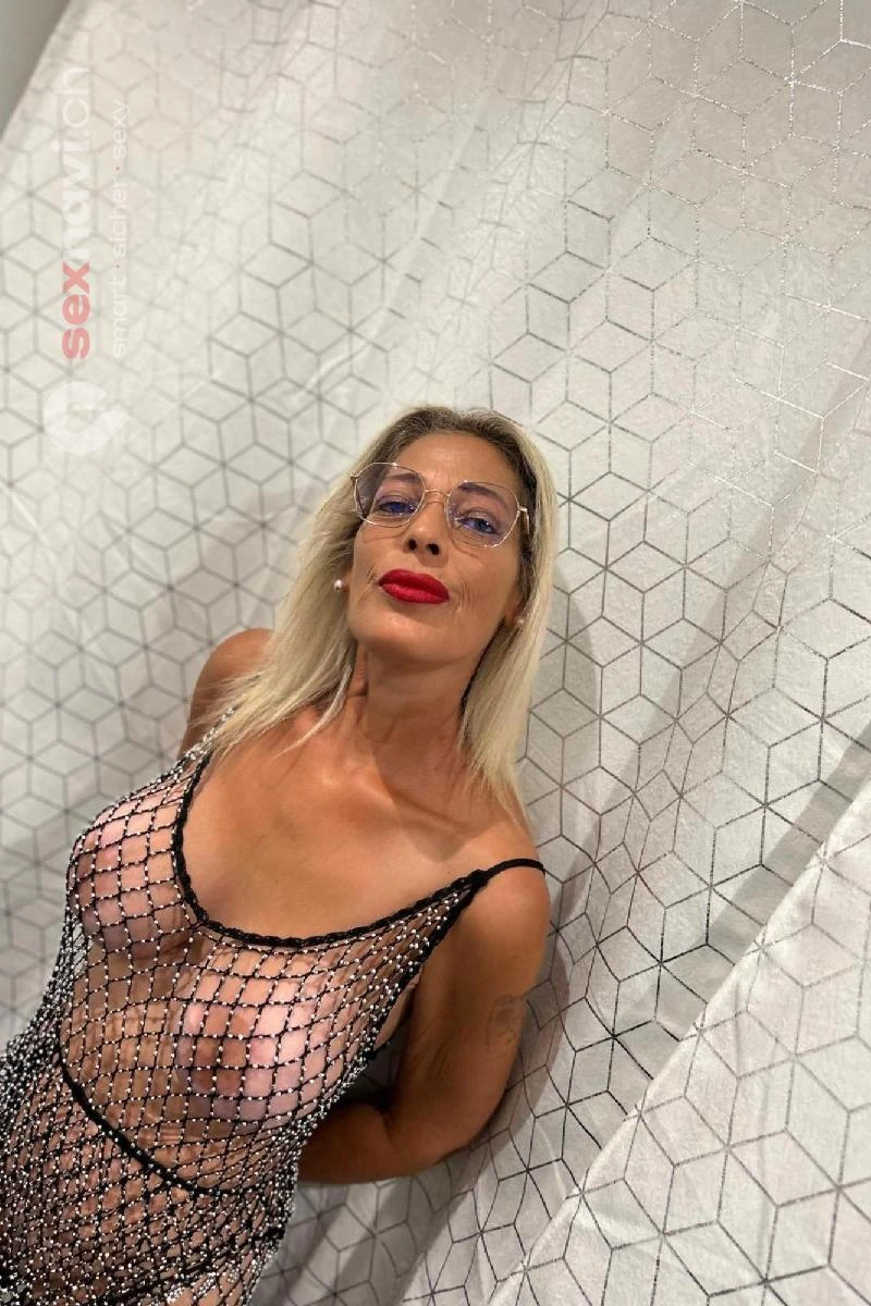 Dayana FRENCH COUGAR ANAL SEX CIM Waadt, Moutier, Schweiz, Neuchatel / Neuenburg, Fribourg / Freiburg