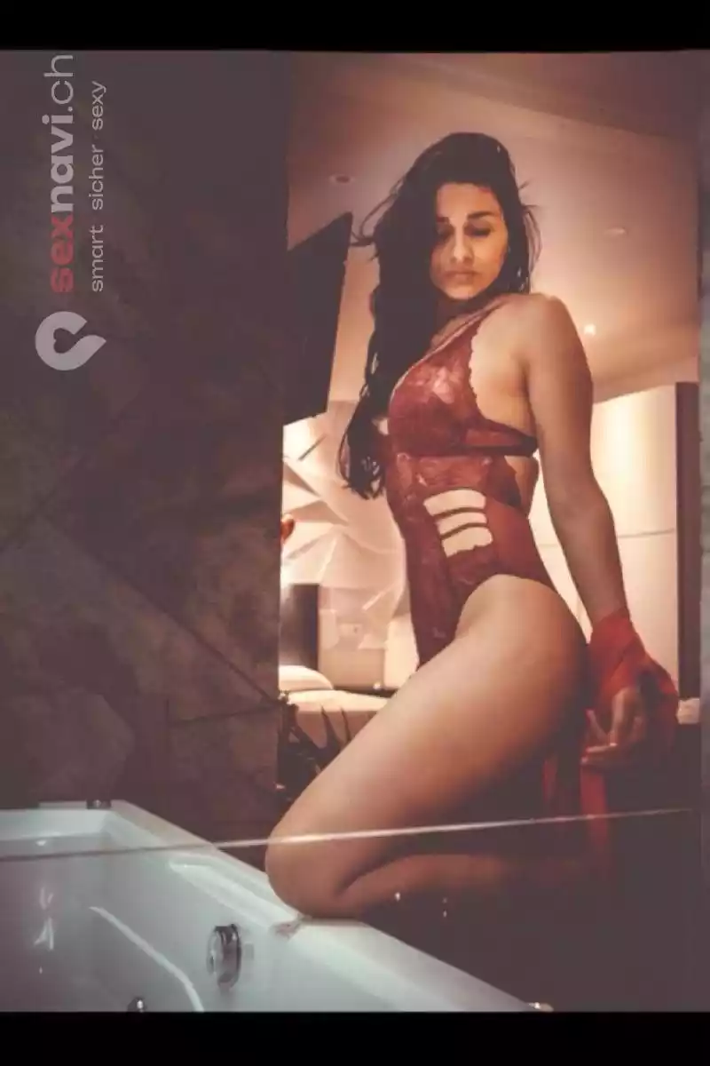 Valeria LATINA COME IN FACE Waadt, Schweiz, Neuchatel / Neuenburg, Yverdon-les-Bains, Fribourg / Freiburg