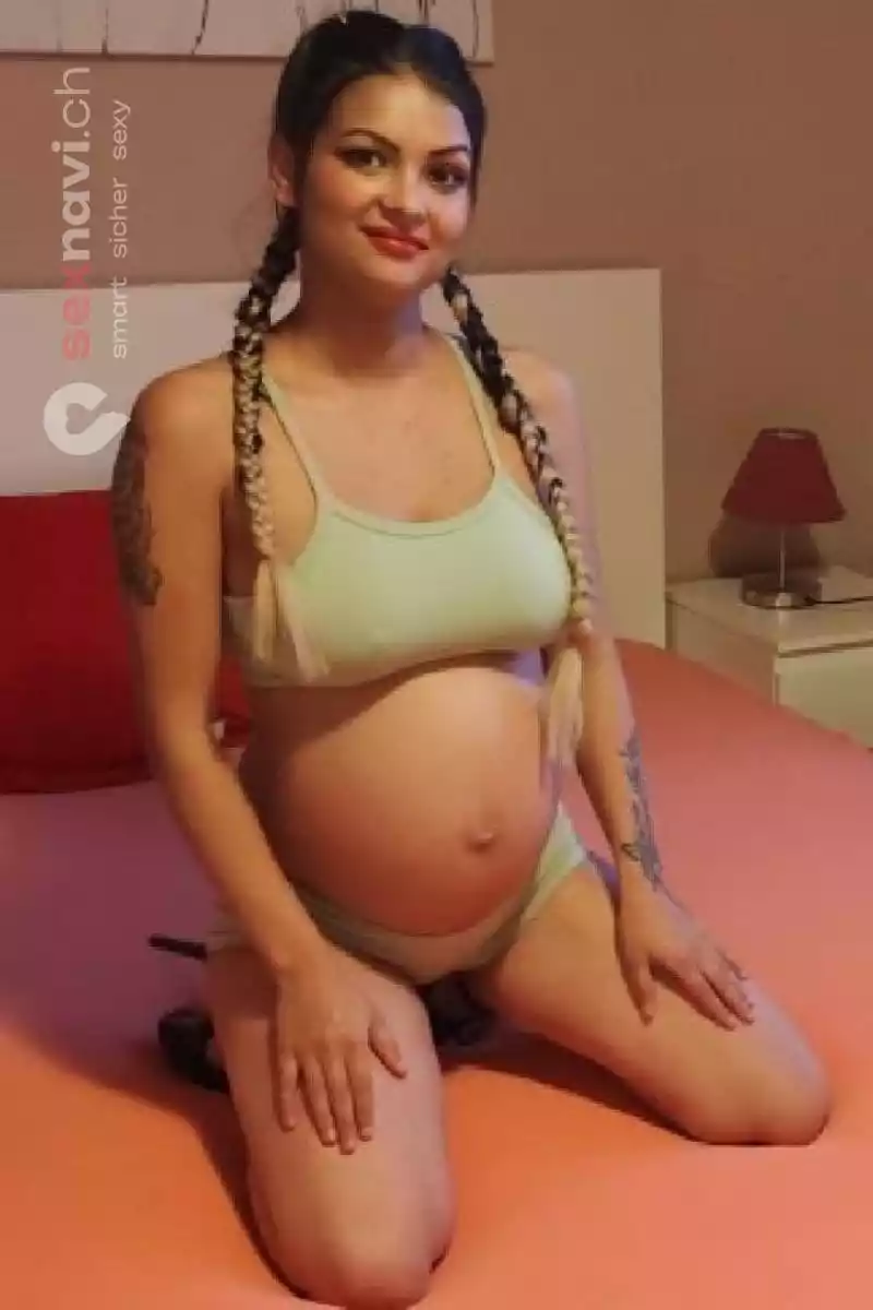 Schwangere Laura Super sexy nympho Teeny St.Gallen, Österreich, Thurgau, Schweiz, Müllheim Dorf