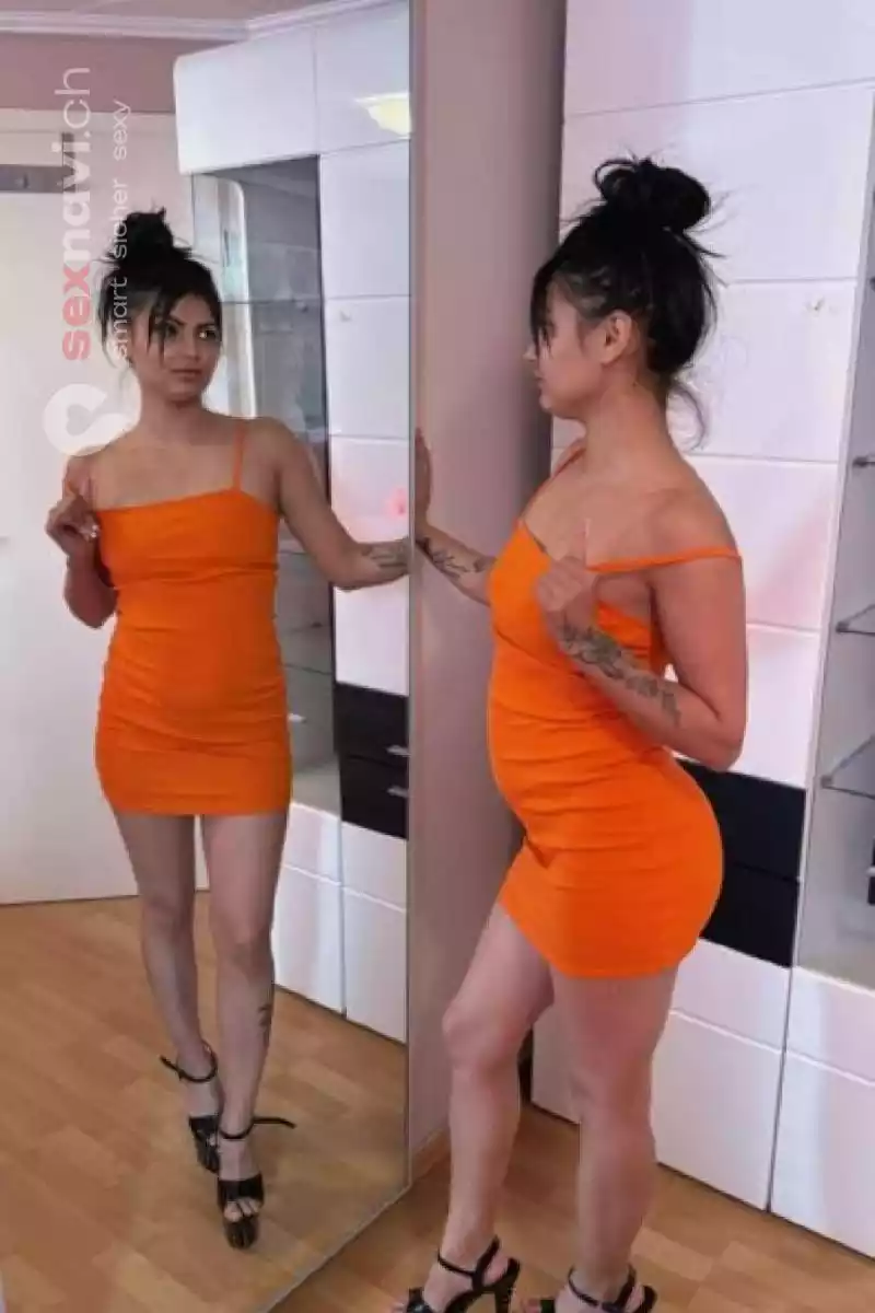 Schwangere Laura Super sexy nympho Teeny St.Gallen, Österreich, Thurgau, Schweiz, Müllheim Dorf