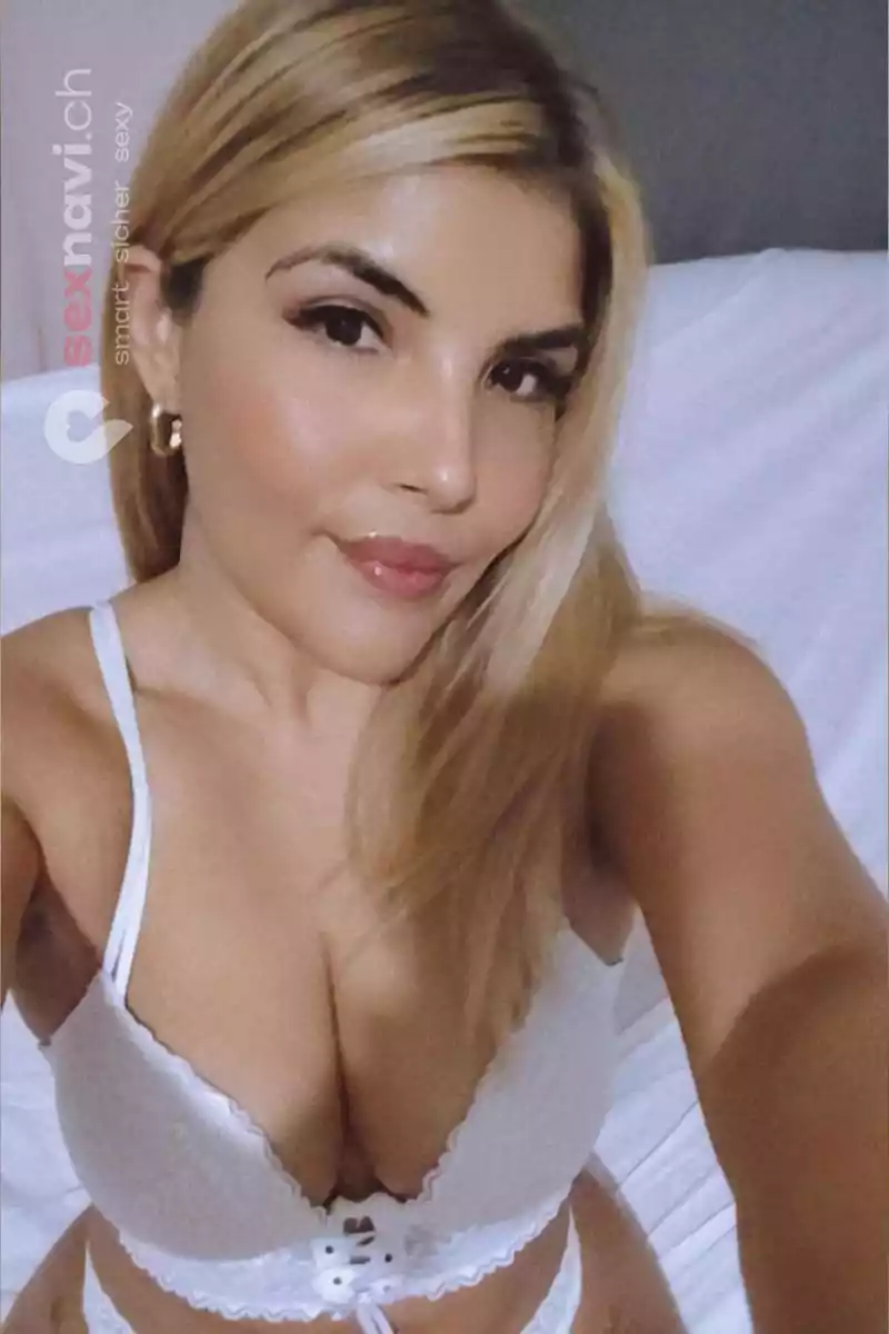 Karolina BLOND LATINA COME IN FACE Waadt, Moutier, Schweiz, Neuchatel / Neuenburg, Fribourg / Freiburg