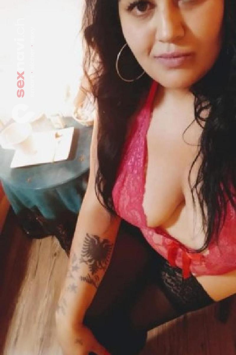 Sara Anwesend 19.11.25 Zürich Umgebung, Zürich, Zürich Stadt, Aargau, Schweiz