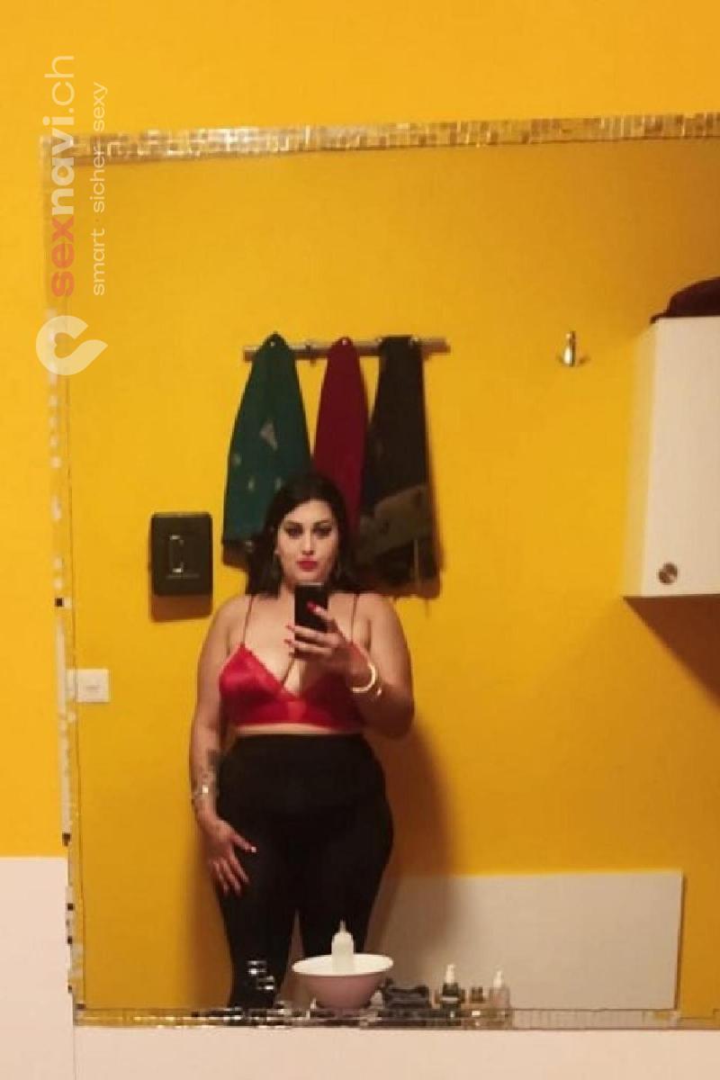 Sara Anwesend 19.11.25 Zürich Umgebung, Zürich, Zürich Stadt, Aargau, Schweiz