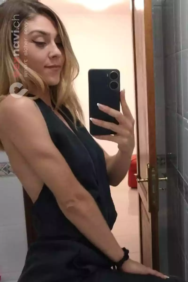 Chloe TEEN BLOND TEEN COME IN MOUTH Jura, Schweiz, Neuchatel / Neuenburg, Yverdon-les-Bains, Fribourg / Freiburg