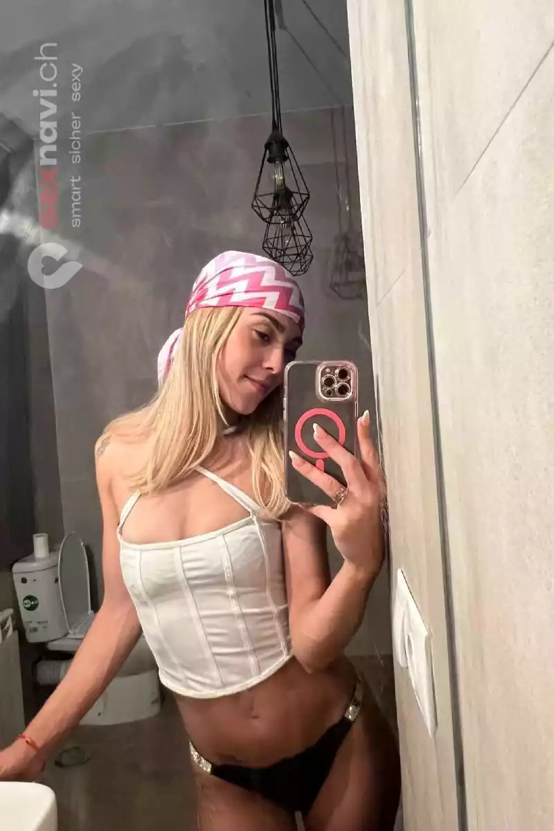 Chloe TEEN BLOND TEEN COME IN MOUTH Jura, Schweiz, Neuchatel / Neuenburg, Yverdon-les-Bains, Fribourg / Freiburg