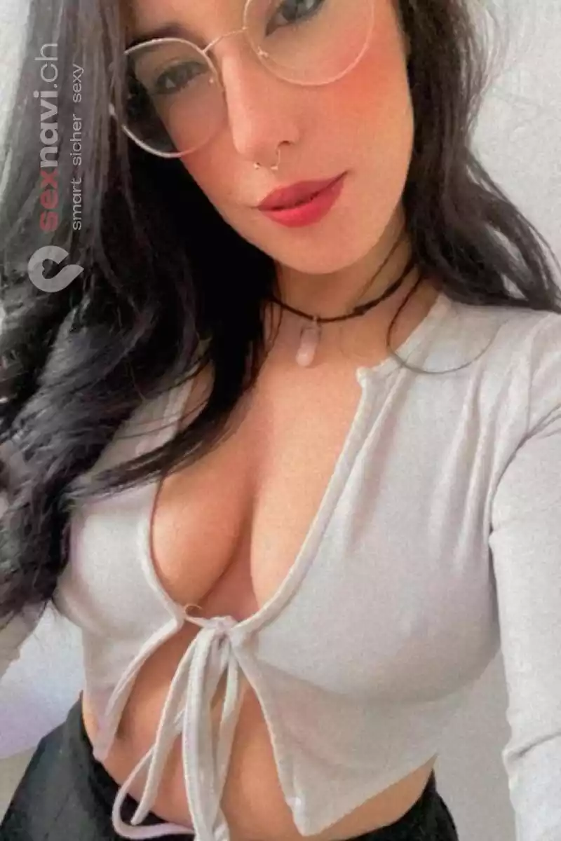 Rose TEEN TEEN COME IN MOUTH Jura, Schweiz, Neuchatel / Neuenburg, Yverdon-les-Bains, Fribourg / Freiburg