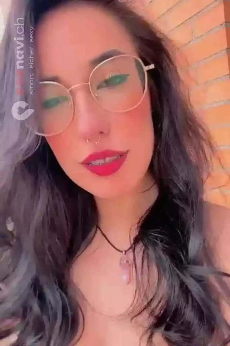 Rose TEEN TEEN COME IN MOUTH Gang Bang Jura, Schweiz, Neuchatel / Neuenburg, Yverdon-les-Bains, Fribourg / Freiburg